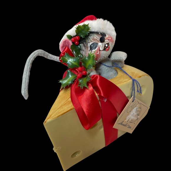 Vintage Annalee Christmas Mouse On Cheese Decor With Red Bow & Holly Embellishme - Picture 3 of 9